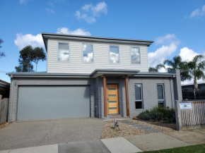 Nice & New & WARM! 3 Bedrooms 4 Bathrooms